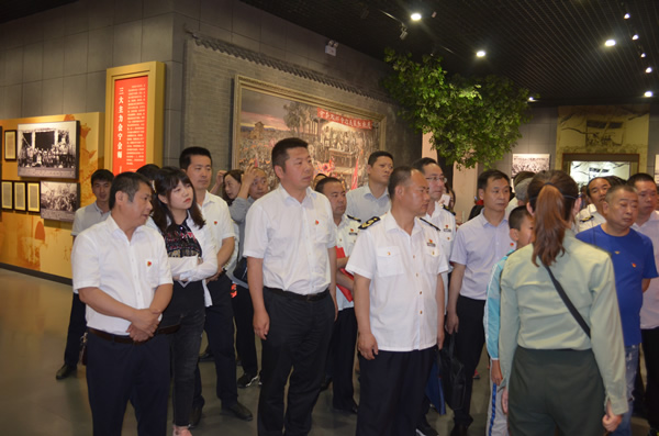 裝備公司黨委開展“不忘初心、牢記使命”主題教育黨日活動